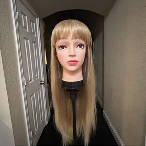 Wig COLOR: Blonde LENGTH:29” This is a cosplay wig that was used for Halloween.